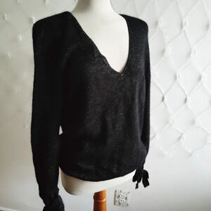 Lewit Sweater Tie Up Wrist Black & Gold • Tagged Size Small (May Fit Med)